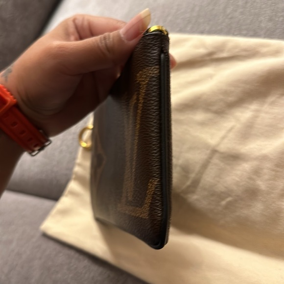 Large LV:Mono - Picture 3 of 8